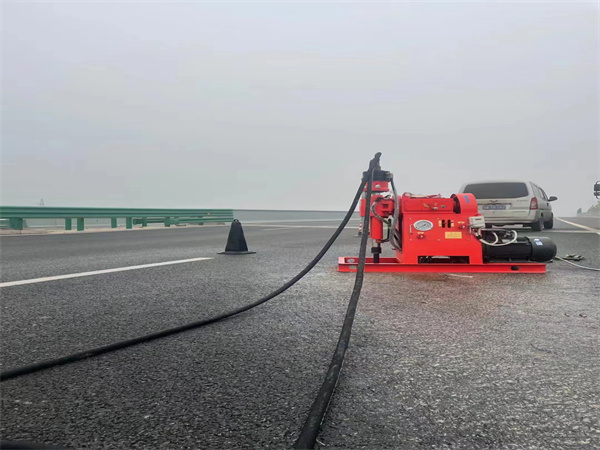 玛纳斯马路路基路面开裂下沉注浆加固灌浆